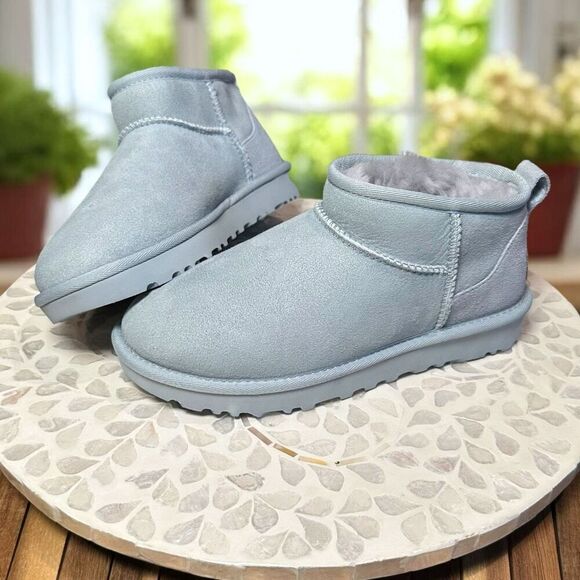 UGG Classic Ultra Mini Boots Sea Foam Suede Sheepskin  UGG Classic Ultra Mini Boots Sea Foam Suede Sheepskin Shearling Fur Lined Size 6
